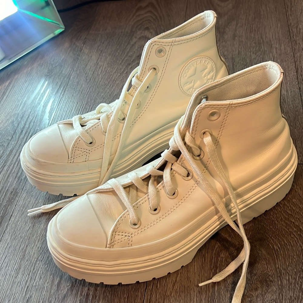 White leather platform converse 7.5 woman’s
